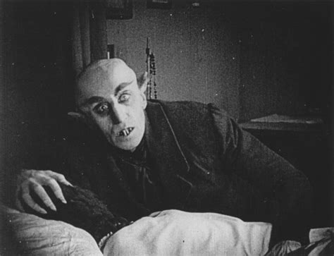 Nosferatu, Bir vampir hikayesi! Ölüm ve aşkın gizemli bir dansı mı yoksa korkunç bir uyuyan dev mi?